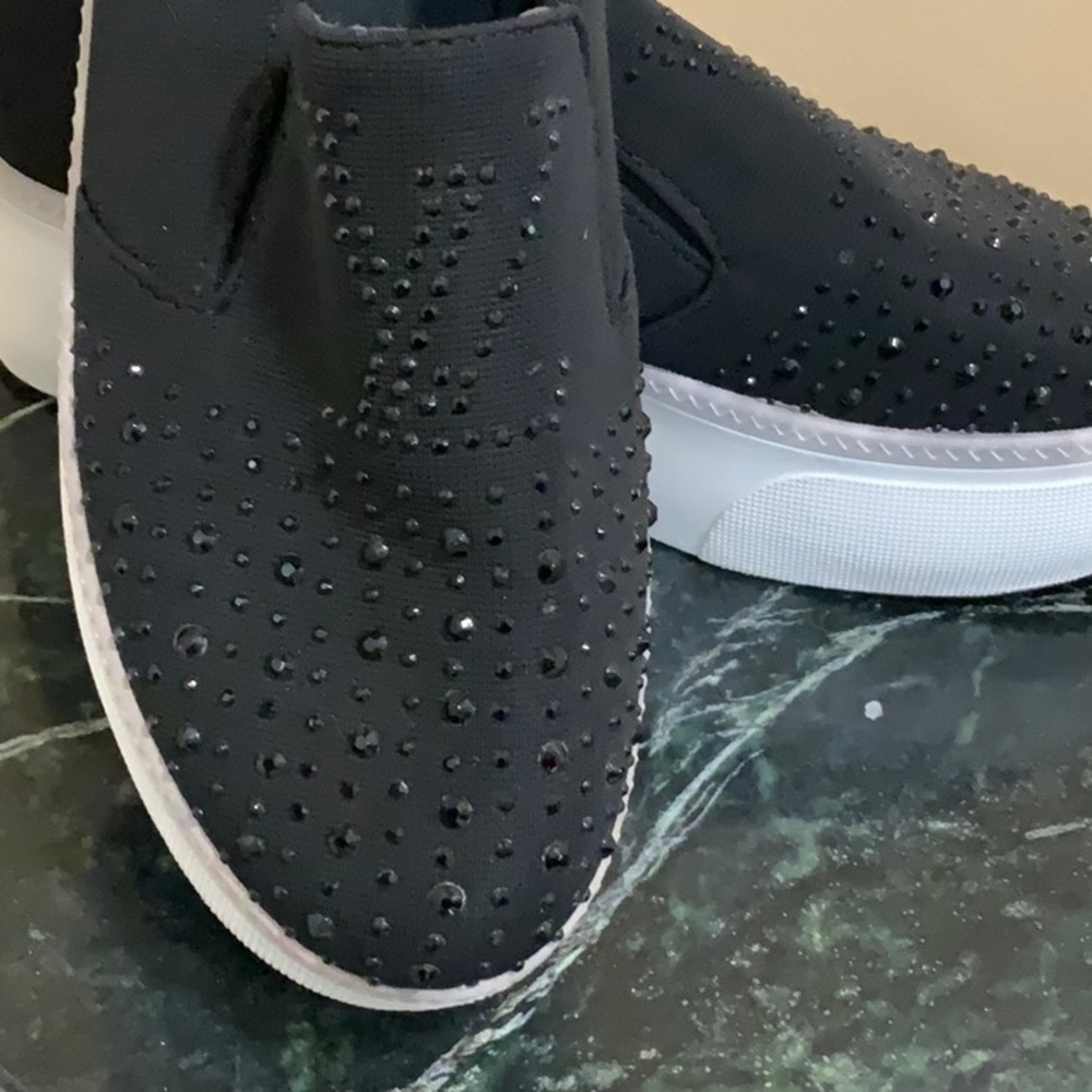 Women’s sneaker’s black with crystals sz 7
